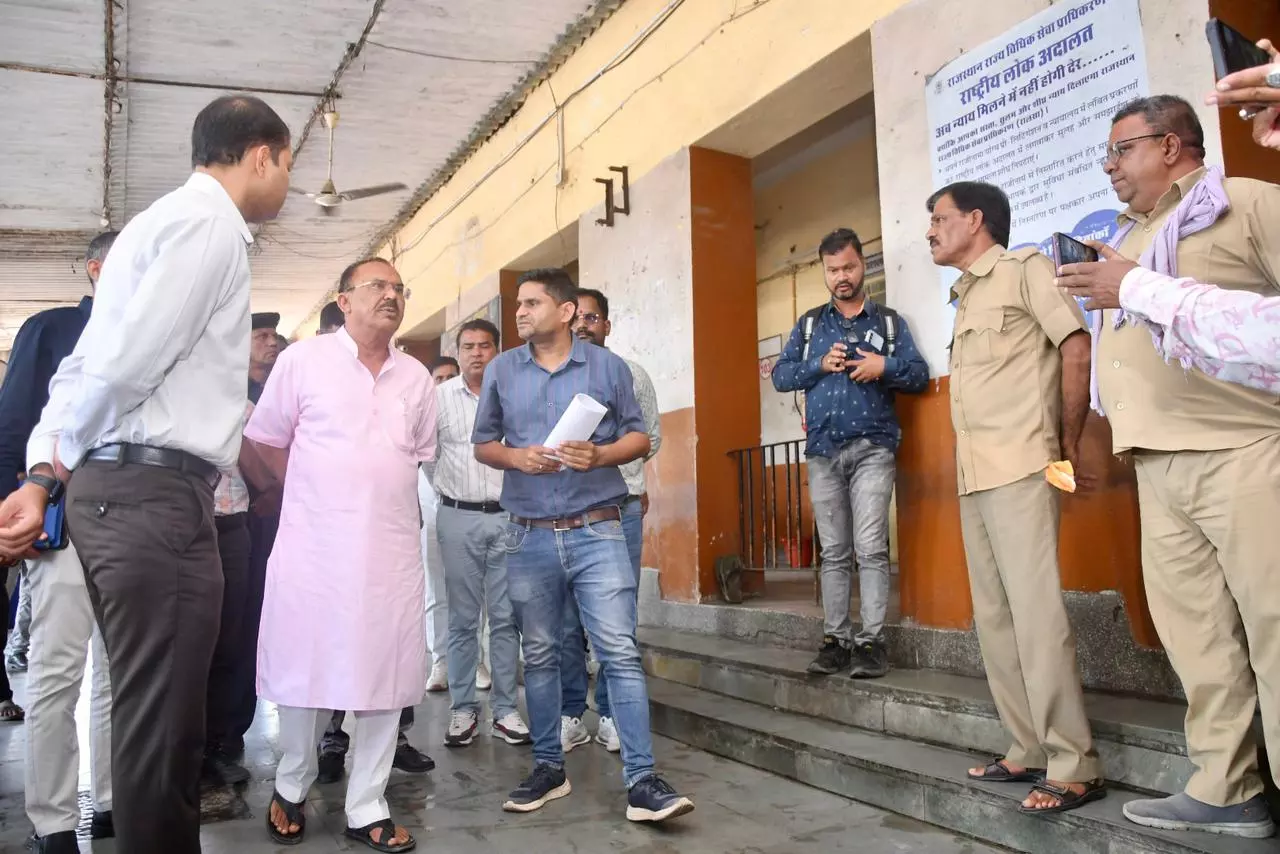 Jaipur: विधानसभा अध्यक्ष ने किया अजमेर रोडवेज बस स्टैण्ड का किया निरीक्षण Jaipur: विधानसभा अध्यक्ष ने किया अजमेर रोडवेज बस स्टैण्ड का किया निरीक्षण