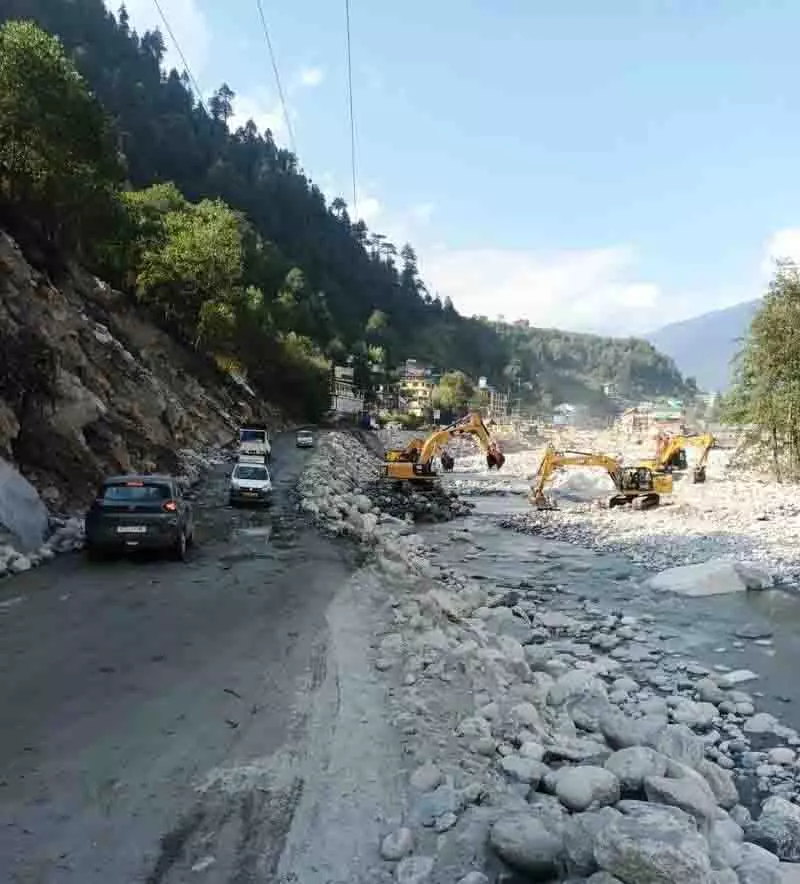 Kullu-Manali राजमार्ग: चल रही मरम्मत के बीच नई यातायात योजना जारी Kullu-Manali राजमार्ग: चल रही मरम्मत के बीच नई यातायात योजना जारी