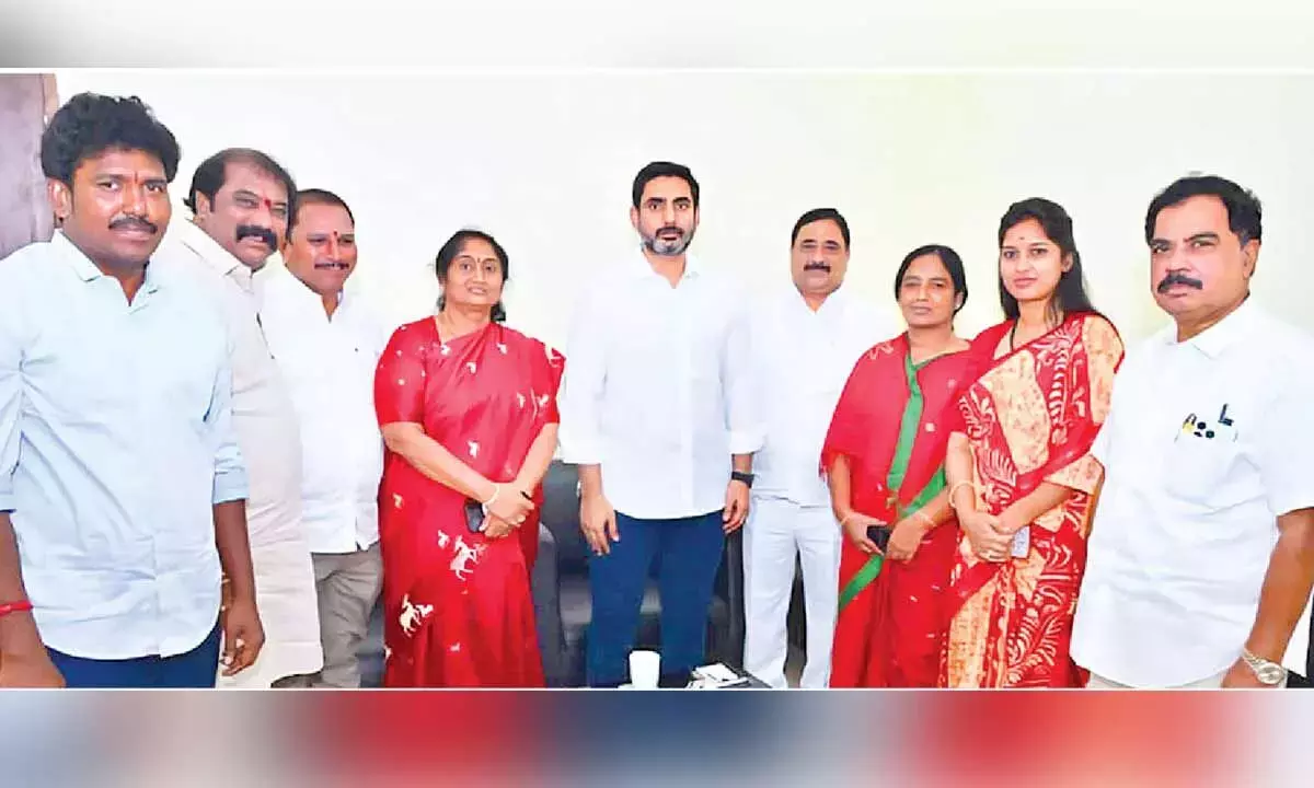 RDT मुद्दे पर अनंतपुर के जनप्रतिनिधियों ने सीएम नायडू और लोकेश से मुलाकात की RDT मुद्दे पर अनंतपुर के जनप्रतिनिधियों ने सीएम नायडू और लोकेश से मुलाकात की