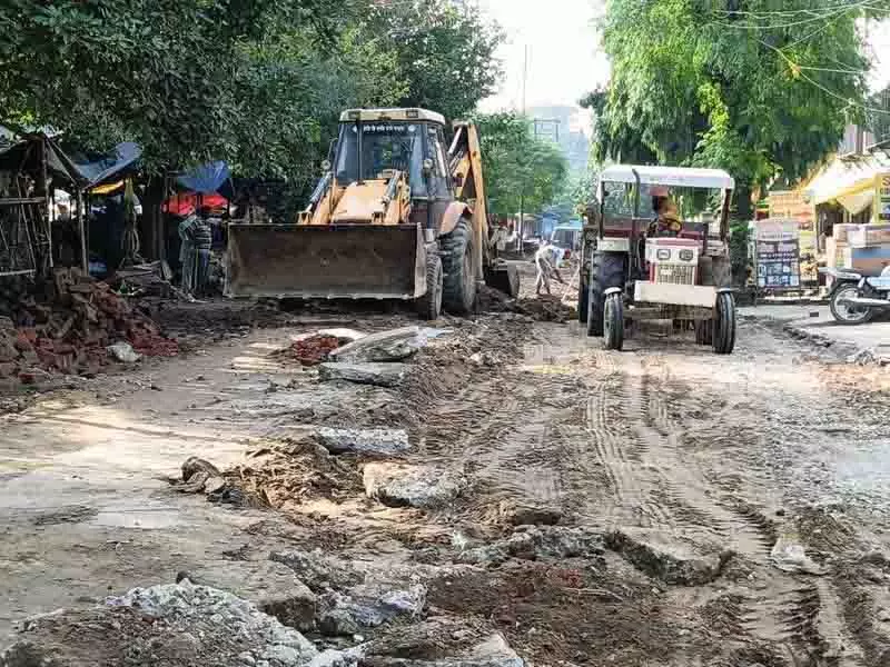 Ludhiana: सिद्धू अस्पताल रोड पर मरम्मत कार्य शुरू Ludhiana: सिद्धू अस्पताल रोड पर मरम्मत कार्य शुरू
