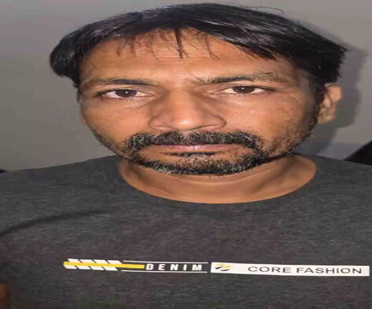 हाफ मर्डर मामलें का फरार इनामी आरोपी गिरफ्तार, पुलिस को मिली बड़ी सफलता हाफ मर्डर मामलें का फरार इनामी आरोपी गिरफ्तार, पुलिस को मिली बड़ी सफलता