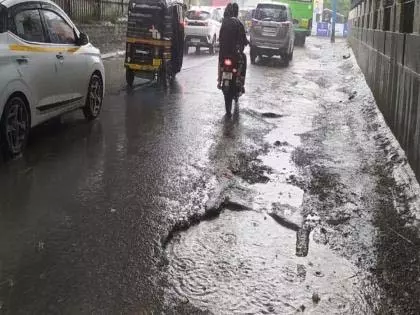 Solapur Bazaar से गोलीबार मैदान तक सड़क खाली, गड्ढों से भरी! Solapur Bazaar से गोलीबार मैदान तक सड़क खाली, गड्ढों से भरी!
