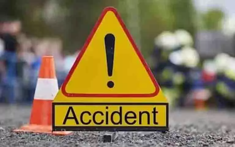 Kerala: वेंगनूर में स्कूल बस दीवार से टकराई, 15 छात्र घायल Kerala: वेंगनूर में स्कूल बस दीवार से टकराई, 15 छात्र घायल