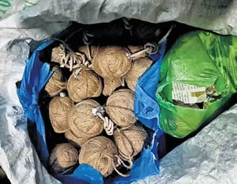 केंद्रपाड़ा, बारगढ़ में भारी मात्रा में अवैध पटाखे और विस्फोटक जब्त केंद्रपाड़ा, बारगढ़ में भारी मात्रा में अवैध पटाखे और विस्फोटक जब्त