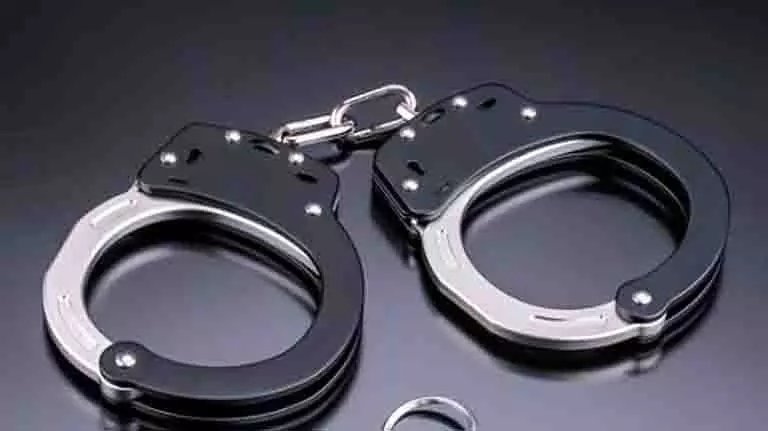 Mirzapur: देवी दुर्गा पर आपत्तिजनक गीत, लोक गायिका और पति गिरफ्तार Mirzapur: देवी दुर्गा पर आपत्तिजनक गीत, लोक गायिका और पति गिरफ्तार