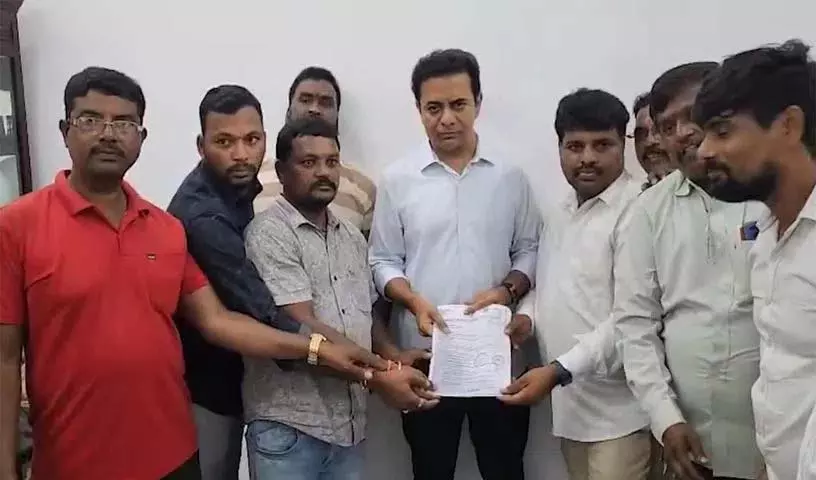 Congress ने गिग वर्कर्स के साथ बहुत बड़ा विश्वासघात किया है.. केटीआर का झंडा Congress ने गिग वर्कर्स के साथ बहुत बड़ा विश्वासघात किया है.. केटीआर का झंडा