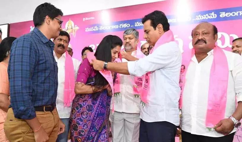 Telangana को कांग्रेस और भाजपा से बचाना होगा.. केटीआर का युवाओं से आह्वान Telangana को कांग्रेस और भाजपा से बचाना होगा.. केटीआर का युवाओं से आह्वान