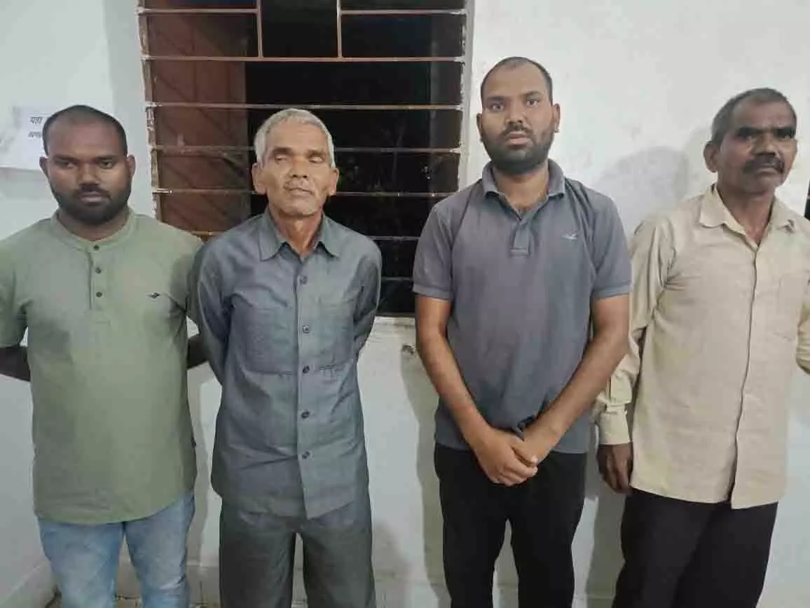 CG BREAKING: बोलेरो से कुचलकर दो की हत्या, चार आरोपी गिरफ्तार CG BREAKING: बोलेरो से कुचलकर दो की हत्या, चार आरोपी गिरफ्तार