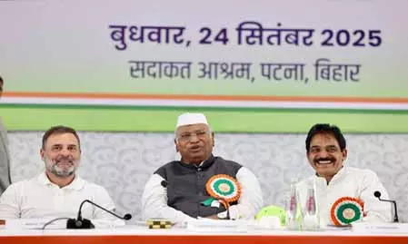 कांग्रेसी नेताओं ने कहा-सीट शेयरिंग का फॉर्मूला महागठबंधन में शामिल दल निकालेंगे कांग्रेसी नेताओं ने कहा-सीट शेयरिंग का फॉर्मूला महागठबंधन में शामिल दल निकालेंगे