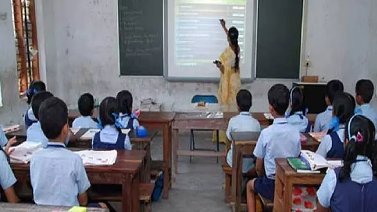 प्राथमिक नौकरी चाहने वालों के लिए अच्छी खबर: पूजा से पहले 13,000 शिक्षक रिक्तियों को मंजूरी प्राथमिक नौकरी चाहने वालों के लिए अच्छी खबर: पूजा से पहले 13,000 शिक्षक रिक्तियों को मंजूरी