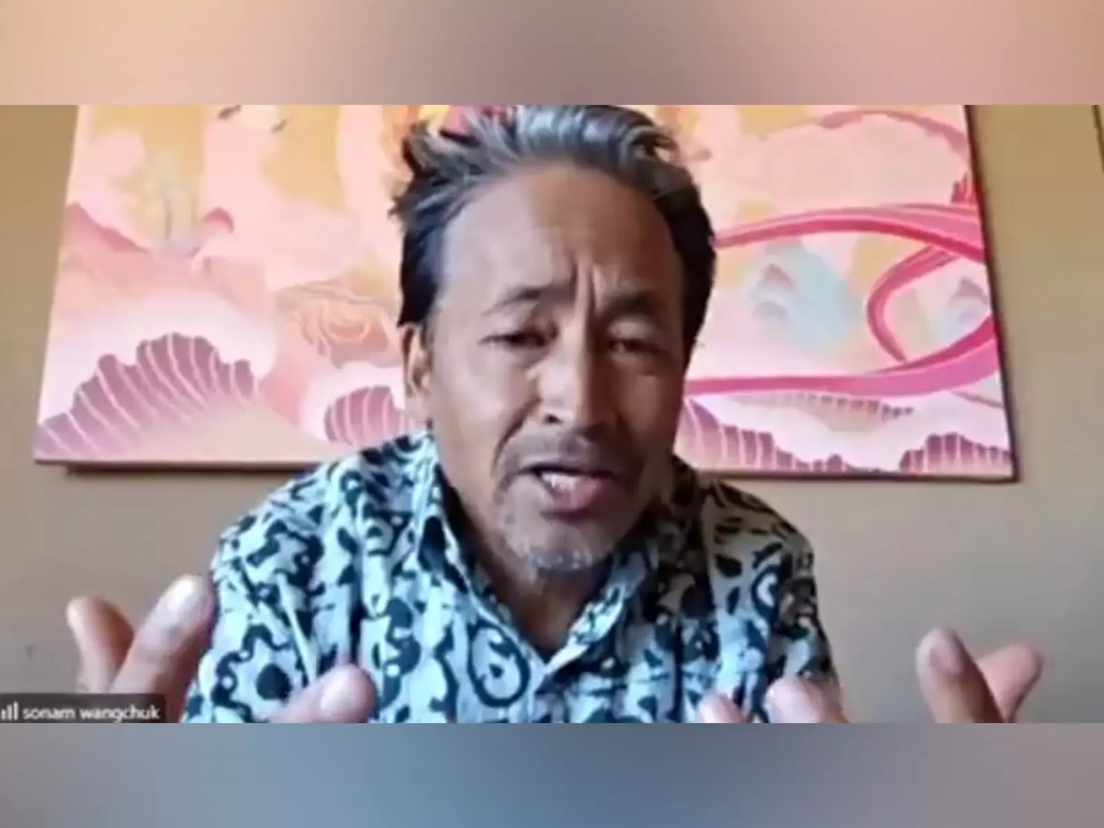 सोनम वांगचुक ने भूख हड़ताल खत्म की, Ladakh में तीव्र हिंसा के बीच शांति की अपील की सोनम वांगचुक ने भूख हड़ताल खत्म की, Ladakh में तीव्र हिंसा के बीच शांति की अपील की