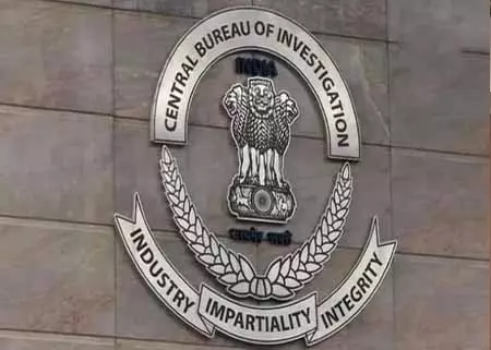 CBI का ऐलान: फरार पुलिसकर्मियों की सूचना पर 2 लाख इनाम CBI का ऐलान: फरार पुलिसकर्मियों की सूचना पर 2 लाख इनाम