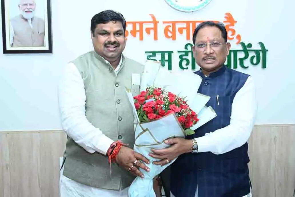 कैबिनेट मंत्री गजेंद्र यादव ने मुख्यमंत्री विष्णुदेव साय से सौजन्य भेंट की कैबिनेट मंत्री गजेंद्र यादव ने मुख्यमंत्री विष्णुदेव साय से सौजन्य भेंट की