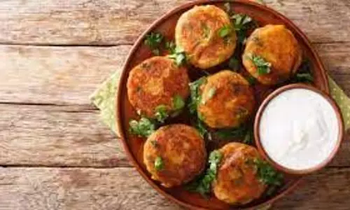 Makhana Aloo Tikki : नवरात्रि व्रत के लिए स्वादिष्ट और आसान रेसिपी Makhana Aloo Tikki : नवरात्रि व्रत के लिए स्वादिष्ट और आसान रेसिपी