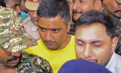 भूपेश बघेल के बेटे चैतन्य को झटका, आज गिरफ्तारी की तैयारी में EOW भूपेश बघेल के बेटे चैतन्य को झटका, आज गिरफ्तारी की तैयारी में EOW