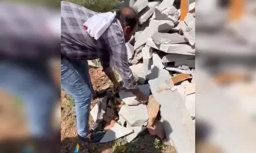 नवजात के मुंह में पत्थर, Fevikwik का भी इस्तेमाल, लेकिन जाको राखे साईयां मार सके ना कोय...
