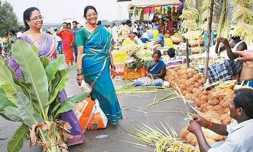 कोयम्बेडु बाजार में आयुध पूजा विशेष बाजार: Minister Sekharbabu कोयम्बेडु बाजार में आयुध पूजा विशेष बाजार: Minister Sekharbabu