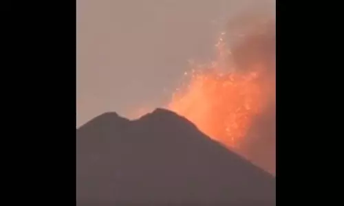 OMG! भारत का इकलौता सक्रिय ज्वालामुखी Barren Island फिर सक्रिय, लावा और धुआं निकलते हुए दिखा OMG! भारत का इकलौता सक्रिय ज्वालामुखी Barren Island फिर सक्रिय, लावा और धुआं निकलते हुए दिखा