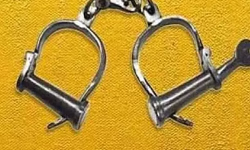 Karnataka : बीमार पिता के इलाज के लिए बाइक चुराने के आरोप में व्यक्ति गिरफ्तार Karnataka : बीमार पिता के इलाज के लिए बाइक चुराने के आरोप में व्यक्ति गिरफ्तार