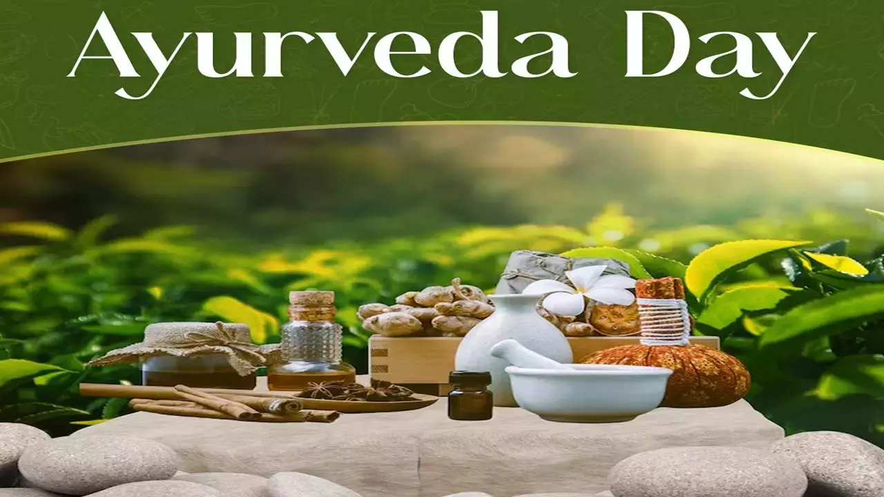 Deoria: आयुर्वेद दिवस पर आयोजित हुआ स्वास्थ्य शिविर और जागरूकता कार्यक्रम