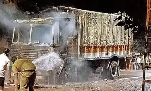 ऐनापुर में तनाव, स्थानीय लोगों ने गाय का मांस ले जा रहे ट्रक में आग लगाई; 7 लोग गिरफ्तार