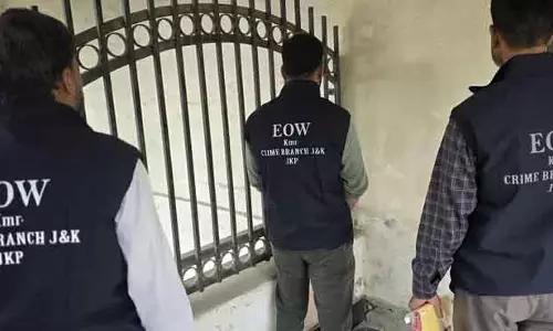 सीबीके ने कश्मीर में करोड़ों रुपये के भूमि मुआवजा घोटाले का भंडाफोड़ किया सीबीके ने कश्मीर में करोड़ों रुपये के भूमि मुआवजा घोटाले का भंडाफोड़ किया