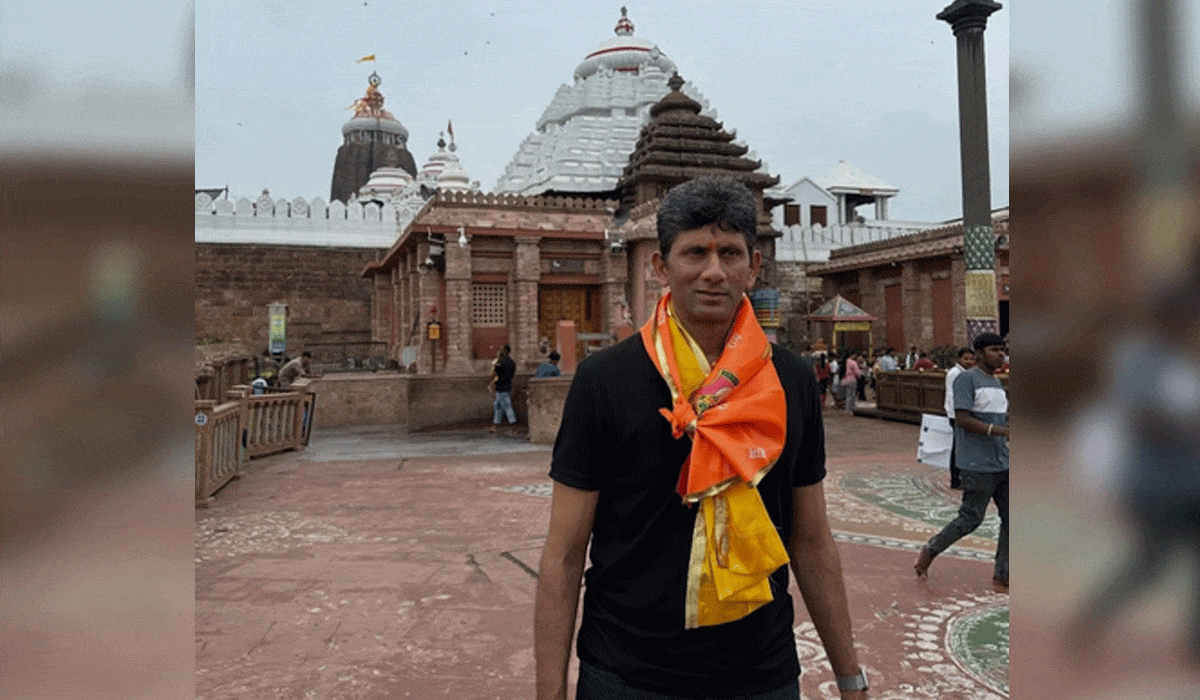 वेंकटेश प्रसाद ने पुरी के जगन्नाथ मंदिर में दर्शन किए, 30 लाख रुपये दान किए वेंकटेश प्रसाद ने पुरी के जगन्नाथ मंदिर में दर्शन किए, 30 लाख रुपये दान किए
