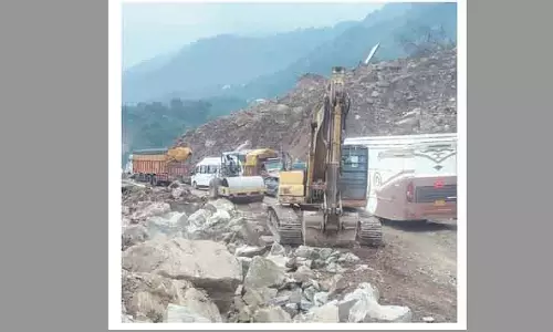 धुंध के कारण कश्मीर से नई दिल्ली की उड़ान रद्द धुंध के कारण कश्मीर से नई दिल्ली की उड़ान रद्द