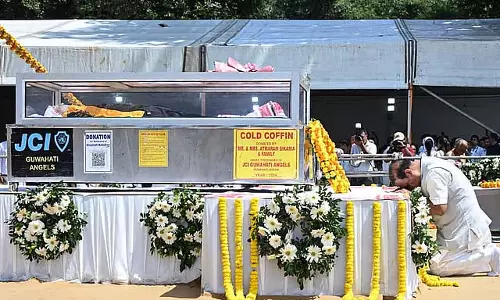 Assam : प्रसिद्ध गायक जुबीन गर्ग का पूरे राजकीय सम्मान के साथ अंतिम संस्कार किया गया Assam : प्रसिद्ध गायक जुबीन गर्ग का पूरे राजकीय सम्मान के साथ अंतिम संस्कार किया गया