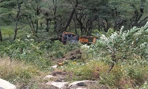 Himachal: जेसीबी पलटने से चालक की मौत Himachal: जेसीबी पलटने से चालक की मौत