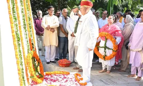 Haryana : राव इंद्रजीत, आरती सिंह राव ने स्वतंत्रता सेनानी राव तुला राम को श्रद्धांजलि दी Haryana : राव इंद्रजीत, आरती सिंह राव ने स्वतंत्रता सेनानी राव तुला राम को श्रद्धांजलि दी
