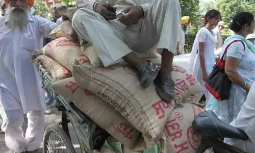 Punjab: बाढ़ से हुई तबाही के बाद, उम्मीद है कि किसान और पशुपालन मेले राहत में सहायक होंगे
