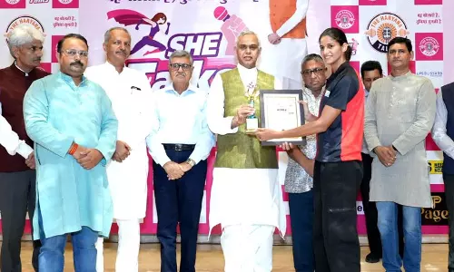गुजरात के राज्यपाल ने 48 सफल महिलाओं को सम्मानित किया गुजरात के राज्यपाल ने 48 सफल महिलाओं को सम्मानित किया