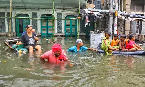 Bengal में भारी बारिश से हादसे, कुल मृतकों की संख्या 10 Bengal में भारी बारिश से हादसे, कुल मृतकों की संख्या 10