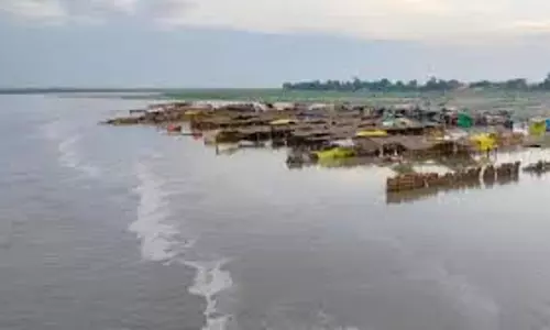 Farrukhabad: केशव नगर में जलस्तर कम, नुकसान अभी भी जारी Farrukhabad: केशव नगर में जलस्तर कम, नुकसान अभी भी जारी