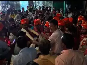 Farrukhabad: श्रद्धालुओं ने किया श्रीराम का जोरदार स्वागत Farrukhabad: श्रद्धालुओं ने किया श्रीराम का जोरदार स्वागत