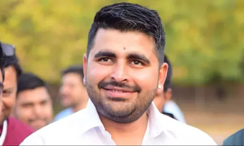 Barmer: भाटी के समर्थन में उमड़ी भीड़, जयकारों का शोर Barmer: भाटी के समर्थन में उमड़ी भीड़, जयकारों का शोर