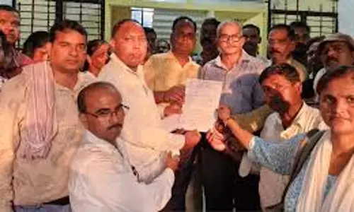 Bareilly: मानदेय नहीं मिलने पर शिक्षामित्रों ने किया विरोध