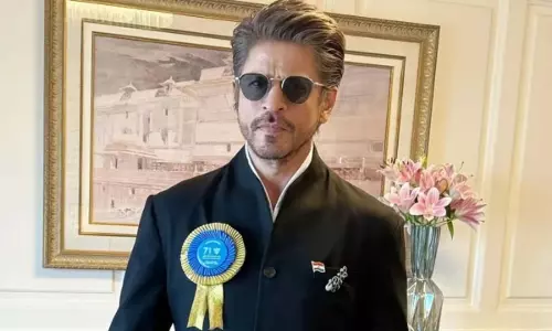 Gauri Khan ने शाहरुख खान के लिए लिखा भावुक नोट Gauri Khan ने शाहरुख खान के लिए लिखा भावुक नोट