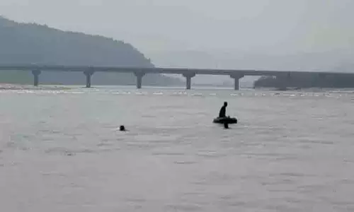 Haridwar से लौटते समय पौंटा साहिब में यमुना नदी में तीन युवक डूबे Haridwar से लौटते समय पौंटा साहिब में यमुना नदी में तीन युवक डूबे