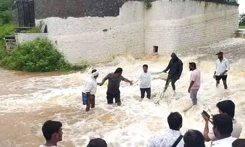 भारी बारिश: नदियां, नाले और घाटियां उफान पर भारी बारिश: नदियां, नाले और घाटियां उफान पर