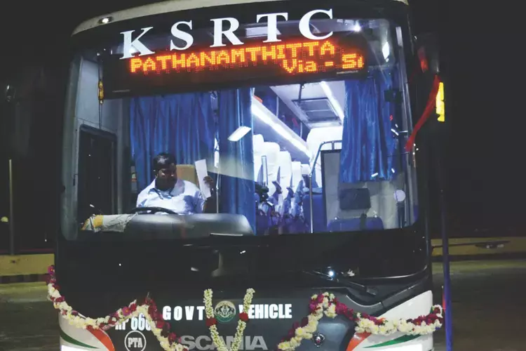 Kerala के शिक्षक को यात्रा रद्द होने पर केएसआरटीसी के एमडी से 82,000 रुपये का मुआवजा मिला Kerala के शिक्षक को यात्रा रद्द होने पर केएसआरटीसी के एमडी से 82,000 रुपये का मुआवजा मिला