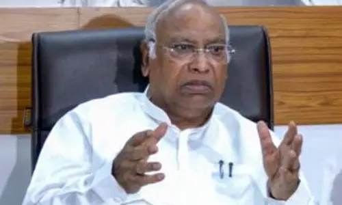 Patna: डबल इंजन सरकार पर खड़गे की आलोचना, GST का जिक्र Patna: डबल इंजन सरकार पर खड़गे की आलोचना, GST का जिक्र