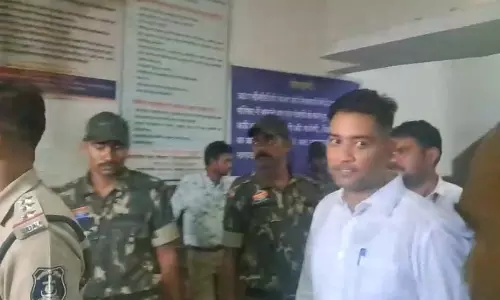 चैतन्य बघेल को कोर्ट में किया गया पेश, EOW ने लगाया प्रोडक्शन वारंट चैतन्य बघेल को कोर्ट में किया गया पेश, EOW ने लगाया प्रोडक्शन वारंट