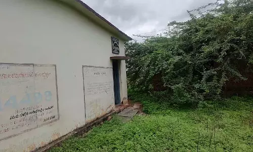 Betageri : आंगनवाड़ी में पीने के पानी और बिजली की कमी Betageri : आंगनवाड़ी में पीने के पानी और बिजली की कमी