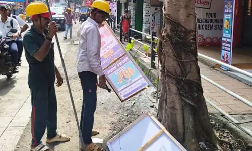 कल्याण डोंबिवली नगर निगम ने शहरव्यापी अभियान में 890 अवैध बैनर, पोस्टर और झंडे हटाए कल्याण डोंबिवली नगर निगम ने शहरव्यापी अभियान में 890 अवैध बैनर, पोस्टर और झंडे हटाए
