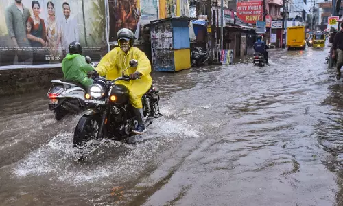 Kerala में शनिवार तक हल्की से भारी बारिश की संभावना; 11 जिलों के लिए येलो अलर्ट Kerala में शनिवार तक हल्की से भारी बारिश की संभावना; 11 जिलों के लिए येलो अलर्ट