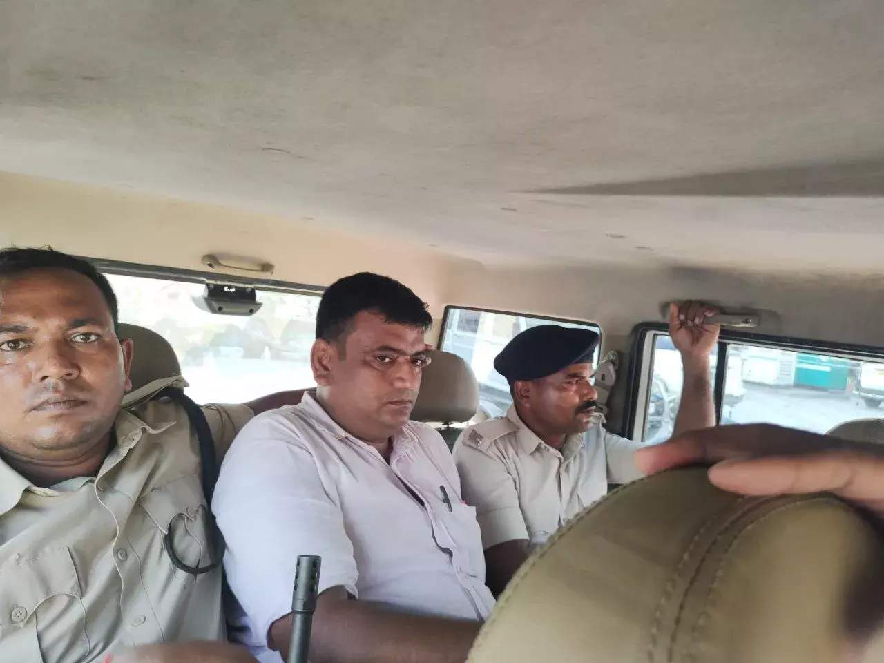 Begusarai: रिश्वतखोर सहकारिता अधिकारी गिरफ्तार Begusarai: रिश्वतखोर सहकारिता अधिकारी गिरफ्तार