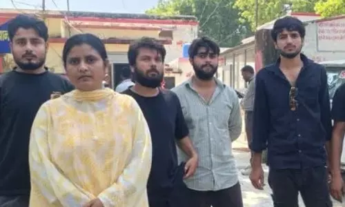 Farrukhabad: पैग़म्बर पर टिप्पणी के खिलाफ पुलिस को शिकायत Farrukhabad: पैग़म्बर पर टिप्पणी के खिलाफ पुलिस को शिकायत