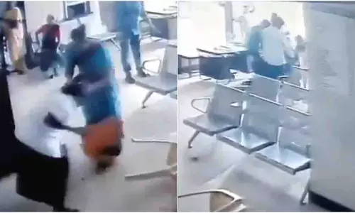 Nellore: दशहरा चंदा को लेकर ट्रांसजेंडर का हंगामा, नर्स पर हमला Nellore: दशहरा चंदा को लेकर ट्रांसजेंडर का हंगामा, नर्स पर हमला